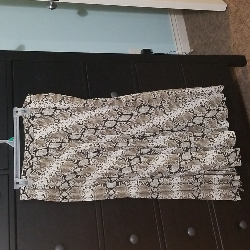 Banana republic snake print pleated midi skirt.